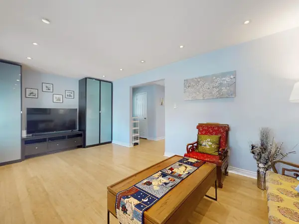 257 Cherokee BLVD, Toronto C15, ON M2H 2J9