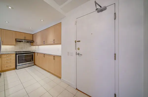 9015 Leslie ST #Lph11, Richmond Hill, ON L4B 3B6