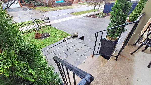 36 Helen ST, Vaughan, ON L4L 3S3