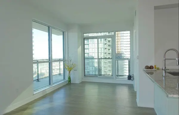 4055 Parkside Village DR #2715, Mississauga, ON L5B 0K8