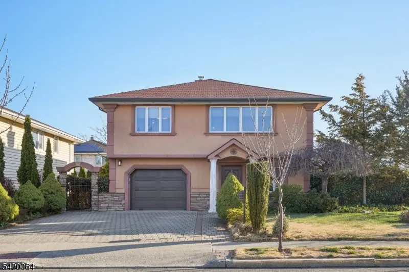 2 Ivy Ln, Wallington Boro, NJ 07057