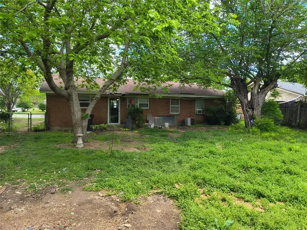 600 Thompson Drive, Saginaw, TX 76179