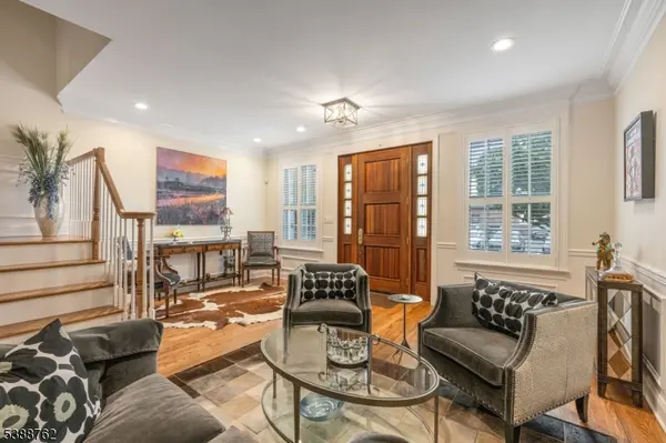 23 Community Pl, Morristown Town, NJ 07960