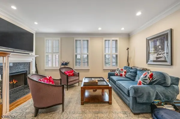 23 Community Pl, Morristown Town, NJ 07960