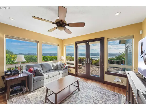 2139 MCPHERSON ST, North Bend, OR 97459