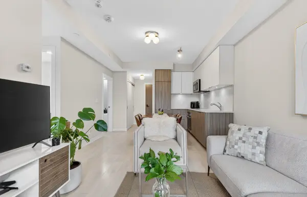 223 St Clair AVE W #212, Toronto C02, ON M4V 1R3