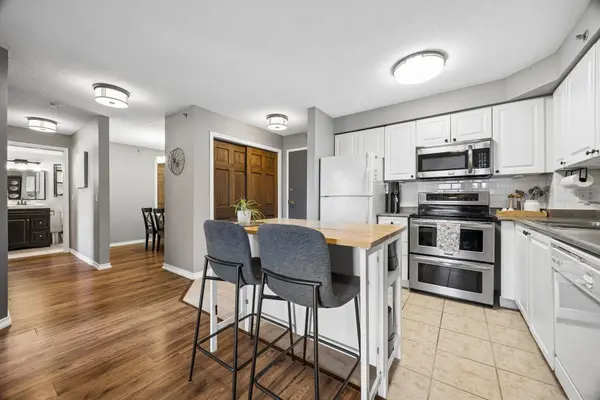 684 Warden AVE #401, Toronto E04, ON M1L 4W4