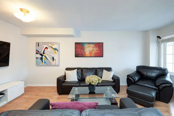 1683 Canadore CRES, Oshawa, ON L1G 8A7