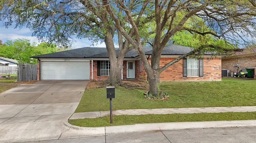 6305 Arthur Drive, Edgecliff Village, TX 76134