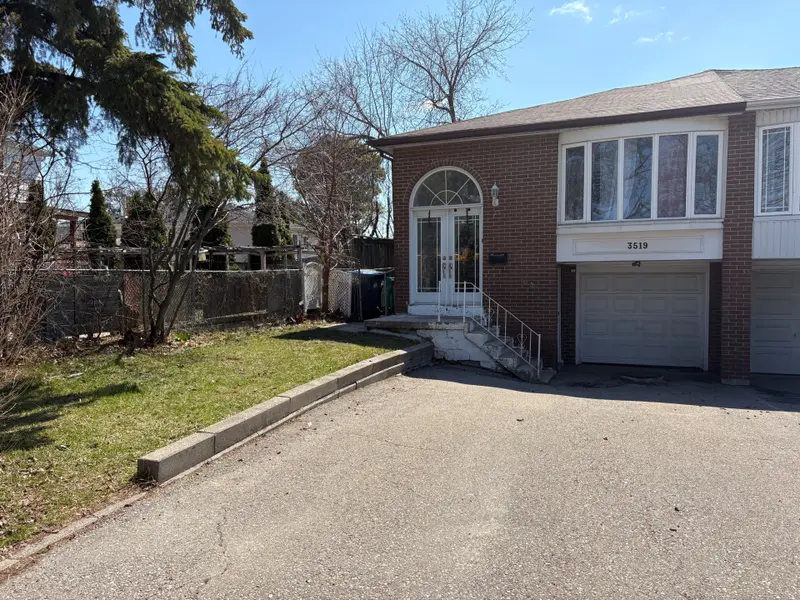 3519 Oakglade CRES #Lower, Mississauga, ON L5C 1X4
