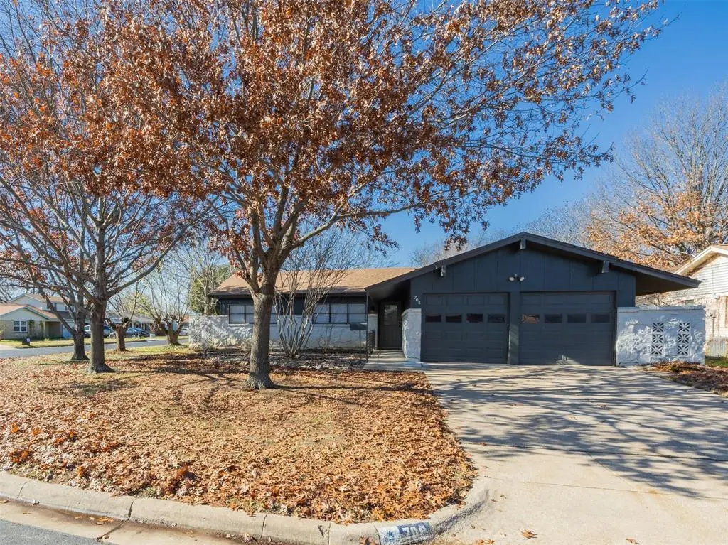 708 Meadowlark Circle, Crowley, TX 76036