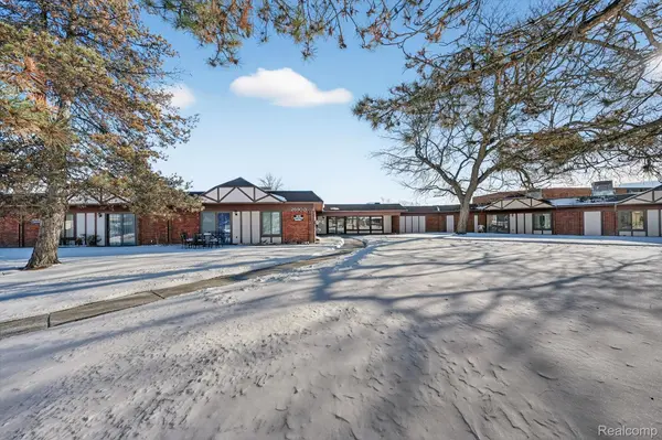 29900 N Grand Oaks DR #29, Warren, MI 48092