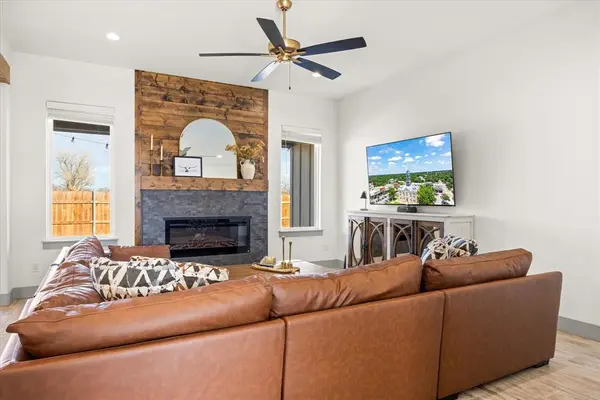 9217 Parkview Circle, Tolar, TX 76476