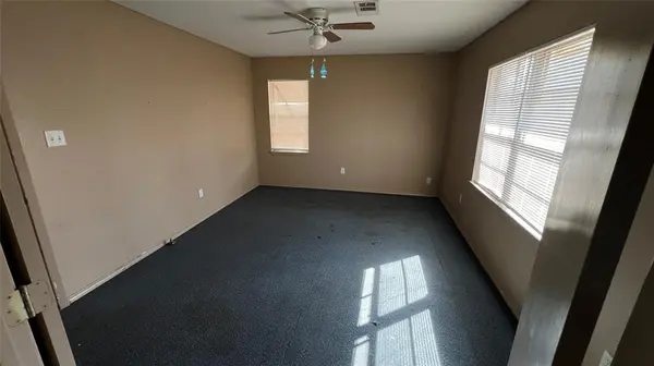 1325 E Sherman Street, Paris, TX 75460