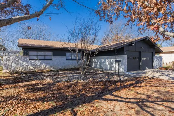 708 Meadowlark Circle, Crowley, TX 76036