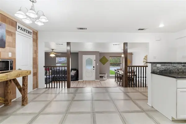 208 E Columbia Street, Weatherford, TX 76086