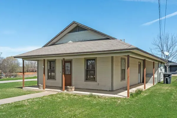 301 Lipscomb Street, Cleburne, TX 76031