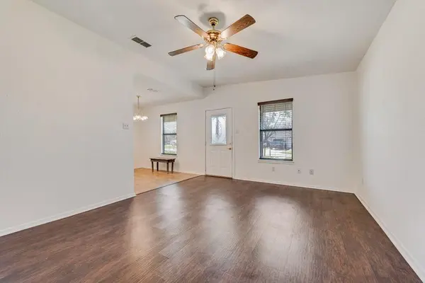 301 Lipscomb Street, Cleburne, TX 76031