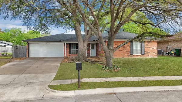 6305 Arthur Drive, Edgecliff Village, TX 76134