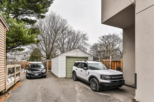 20 Warvet CRES, Toronto E03, ON M4B 1P3