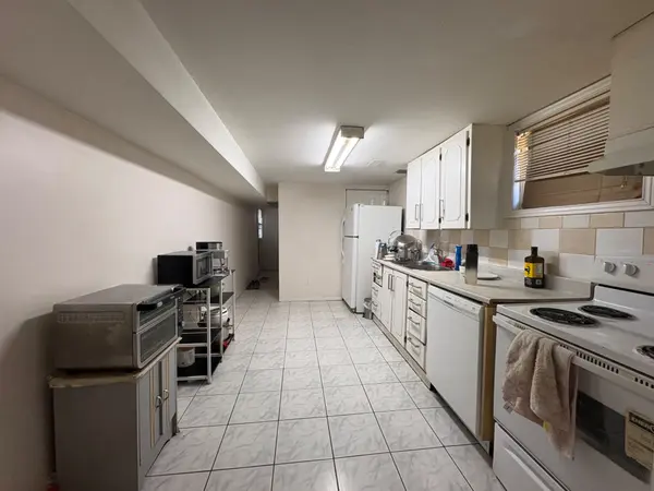 3519 Oakglade CRES #Lower, Mississauga, ON L5C 1X4