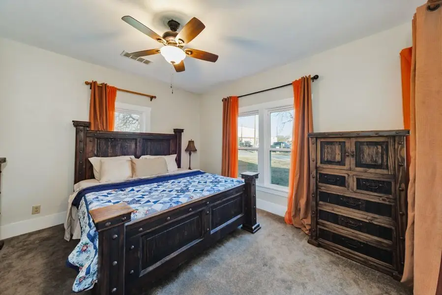 517 W Lamar Street, Alvord, TX 76225