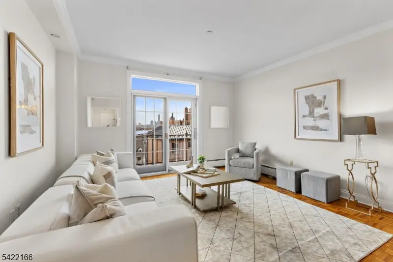 207-66 Shearwater Ct #66, Jersey City, NJ 07305