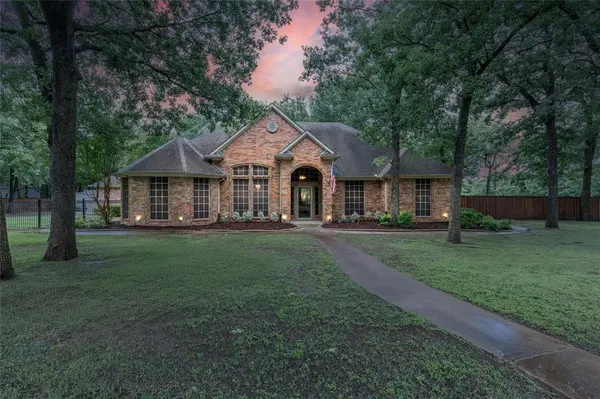 320 Rustic Oaks, Combine, TX 75159