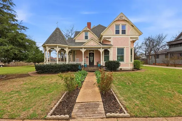 306 E Tarrant Street, Bowie, TX 76230