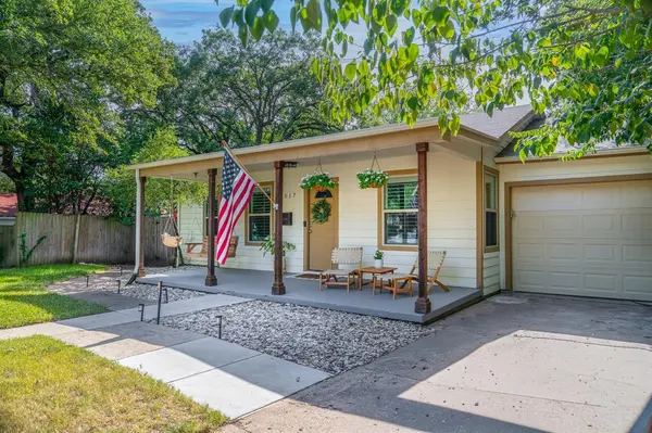 2017 Bluebonnet Drive, Fort Worth, TX 76111