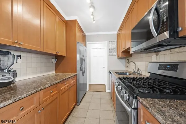 285 Aycrigg Ave #11G, Passaic City, NJ 07055