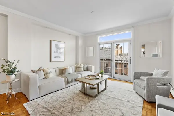 207-66 Shearwater Ct #66, Jersey City, NJ 07305