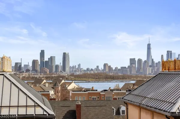 207-66 Shearwater Ct #66, Jersey City, NJ 07305