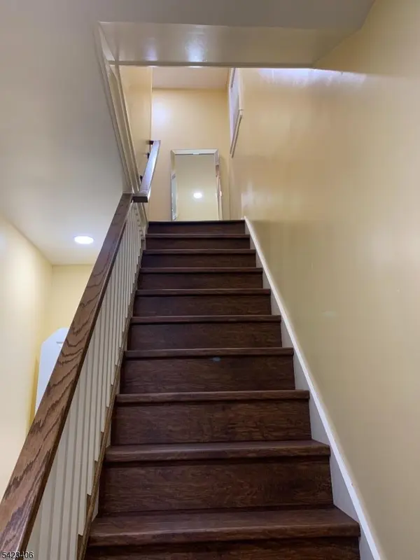 330 River Dr, Garfield City, NJ 07026