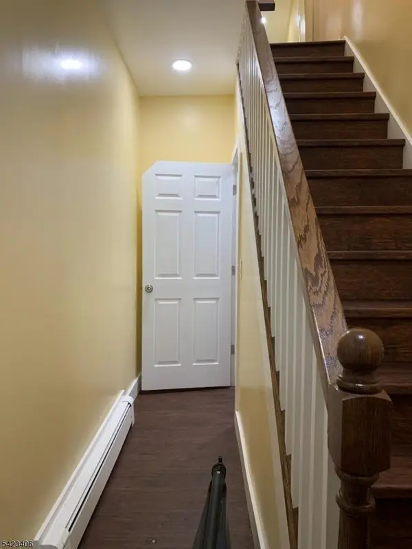 330 River Dr, Garfield City, NJ 07026