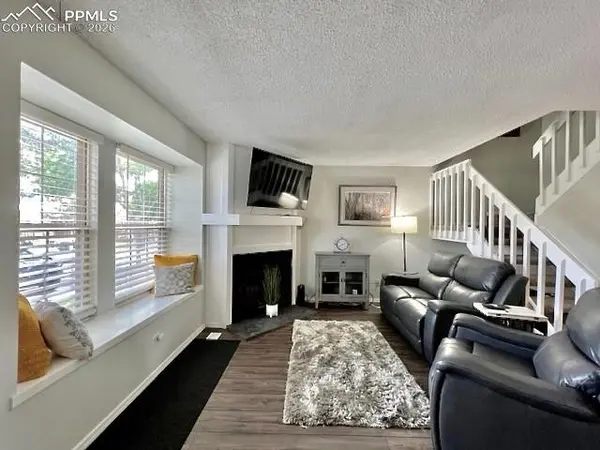 6838 Ravencrest DR, Colorado Springs, CO 80919