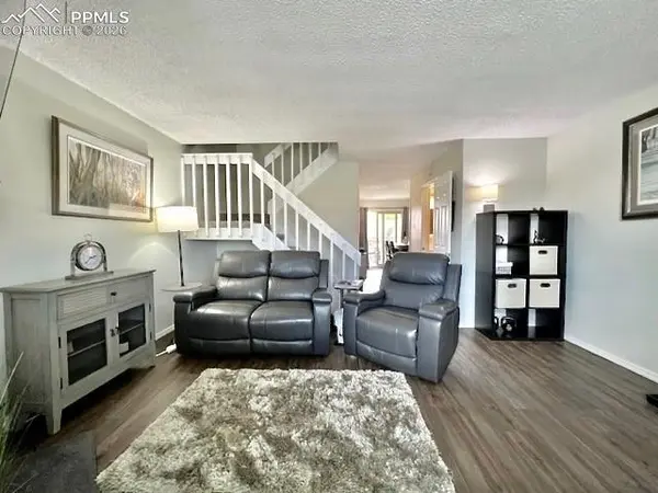 6838 Ravencrest DR, Colorado Springs, CO 80919