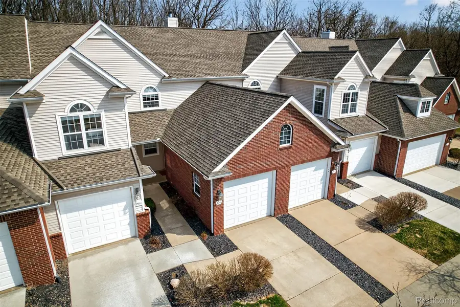 2946 Hunley DR, Ann Arbor, MI 48105