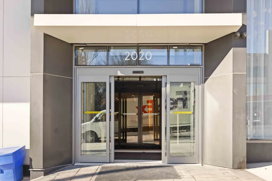 2020 Bathurst ST #827, Toronto C03, ON M5P 0A6