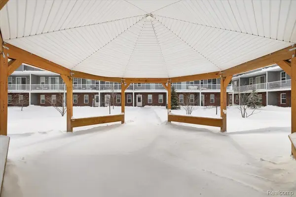 3951 Trailwaycommons CIR, Auburn Hills, MI 48326