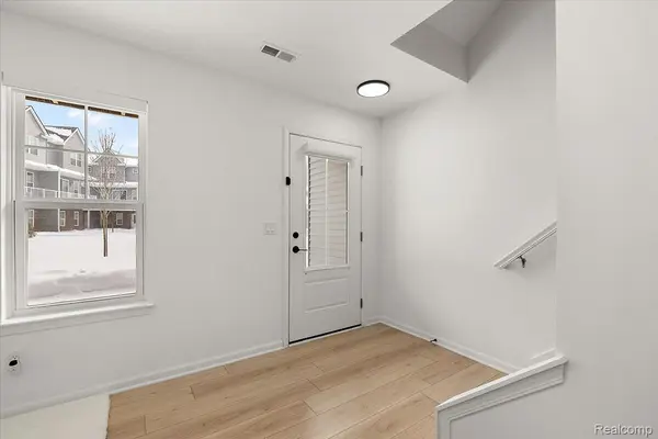 3951 Trailwaycommons CIR, Auburn Hills, MI 48326