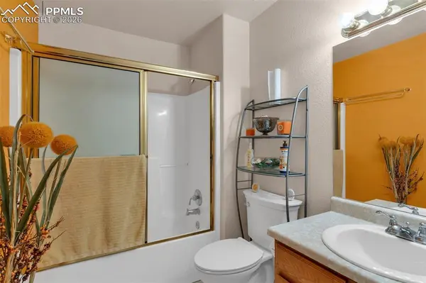 8 Pasadena DR, Pueblo, CO 81005