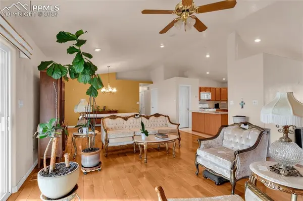 8 Pasadena DR, Pueblo, CO 81005