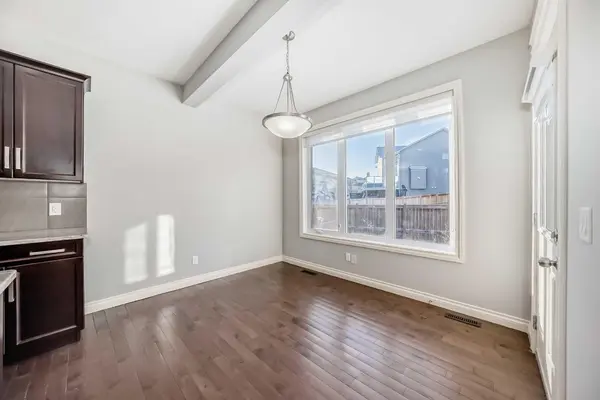 58 Sherwood ST NW, Calgary, AB T3R 0P2