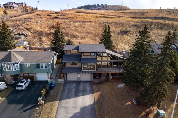 516 Fourth AVE N,  Cochrane,  AB T4C 1E5