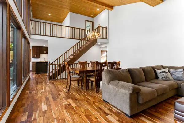 516 Fourth AVE N, Cochrane, AB T4C 1E5