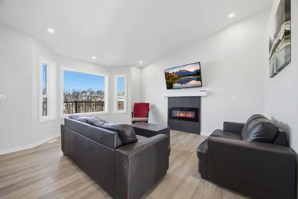 531 Pioneer DR W, Irricana, AB T0M 1B0