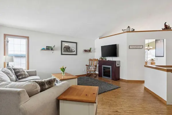 6 Sheep River CRES, Okotoks, AB T1S 1N6