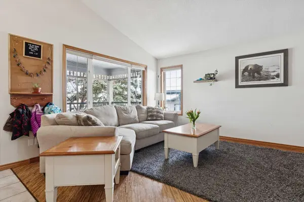 6 Sheep River CRES, Okotoks, AB T1S 1N6