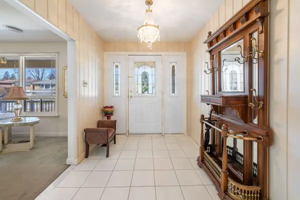 66 Carscadden DR, Toronto C07, ON M2R 2A9